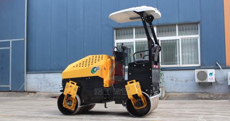 小型壓路機路面施工打滑怎么辦？